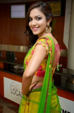 Ritu-varma-gorgeous-in-half-saree-035